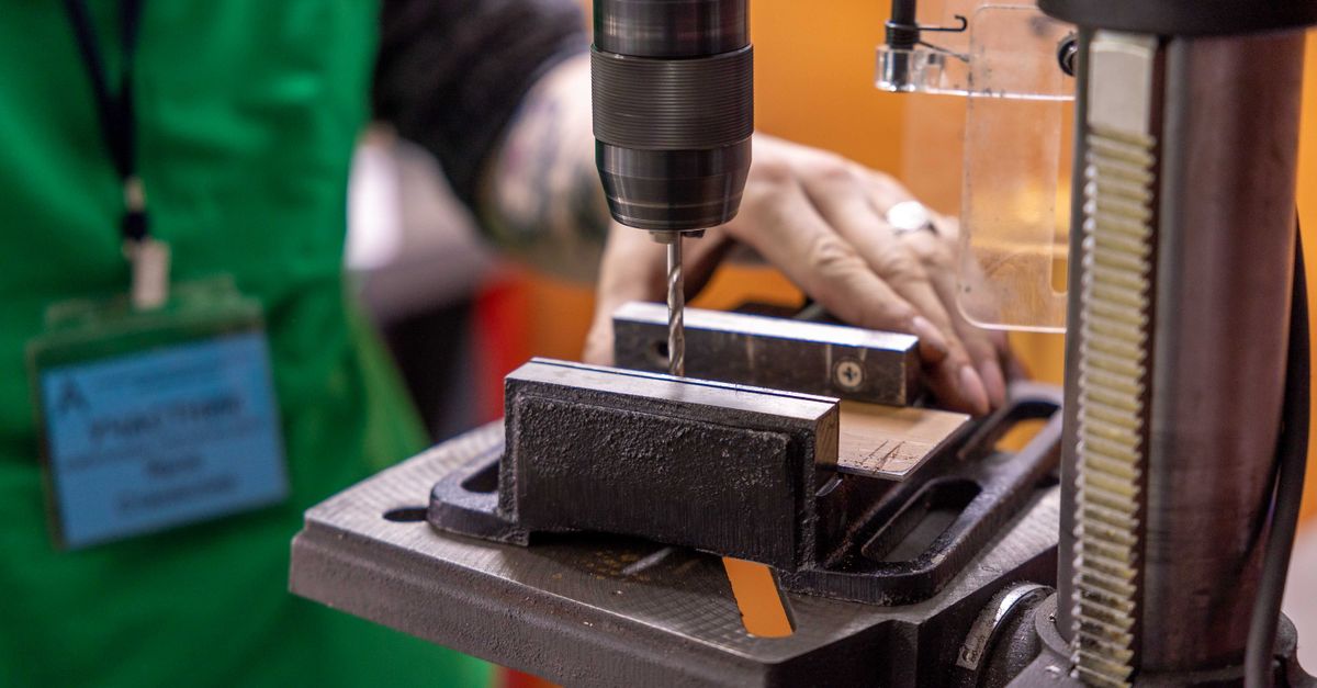 car key cutting machine — Commack Locksmith